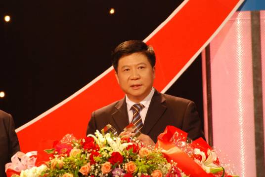 章锋（湖北回天胶业股份有限公司董事长）