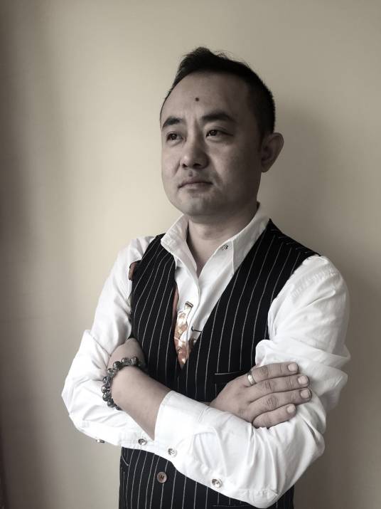 郝为民（著名服装设计师）