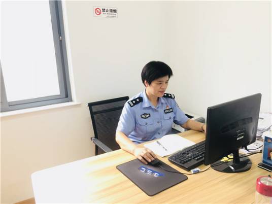 张红霞（盐城市公安局亭湖分局毓龙派出所三级警长）