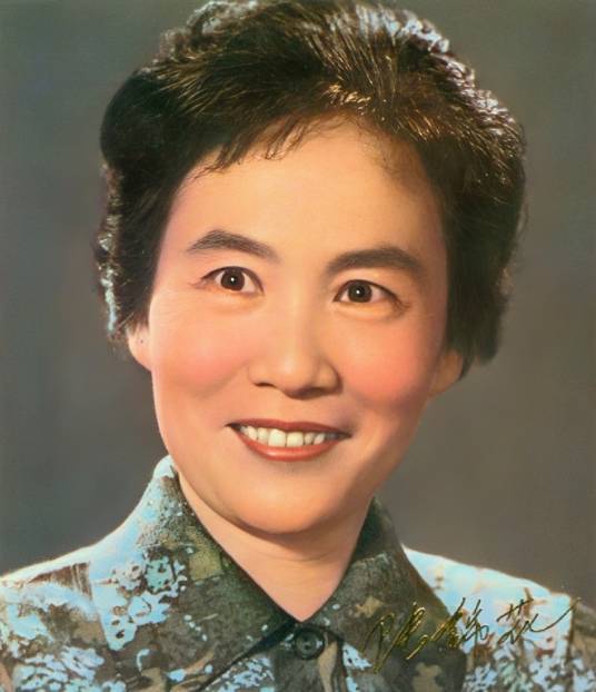 陆锦花（中国著名越剧表演艺术家、越剧小生演员、国家一级演员）