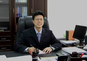 唐拥军（广西百色学院党委书记）