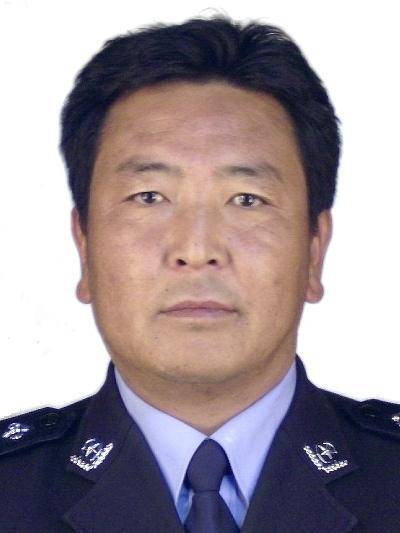 扎西平措（拉萨市公安局党委委员、副局长、二级高级警长）