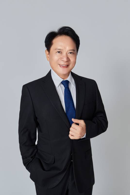 何新明（广东东鹏控股股份有限公司董事长）