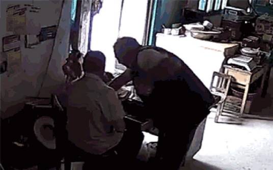 6·8兰陵县外国人乡村超市行窃事件