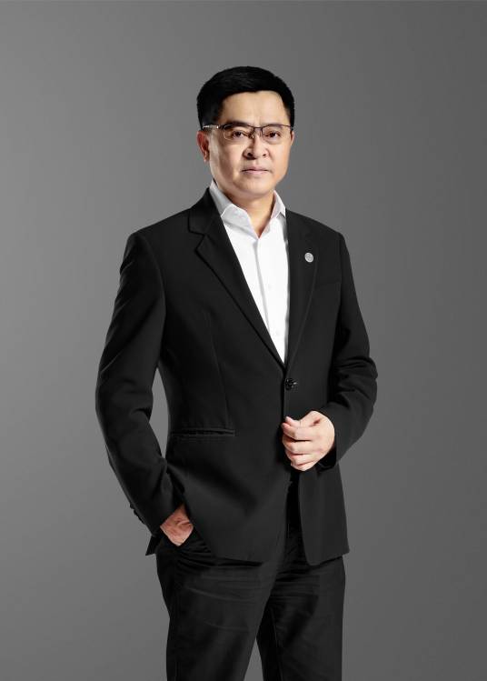 李华（卓越集团董事局主席）