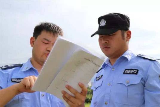 民警李建国