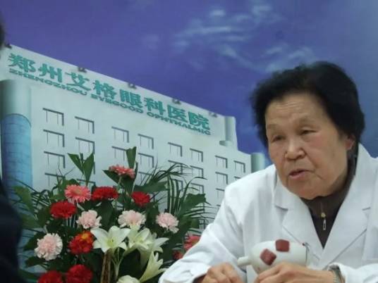 杨国华（郑州艾格眼科医院主任医师）