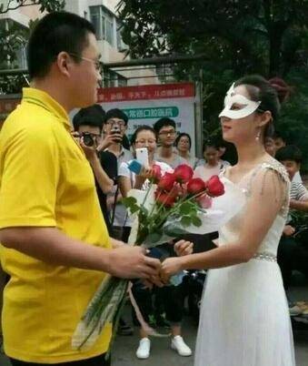 女老师求婚男同学事件
