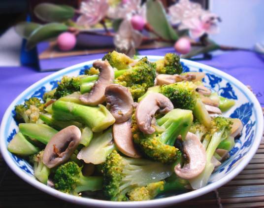西兰花炒蘑菇