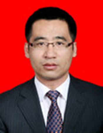 王长山（吉林省松原市前郭县政府党组成员）