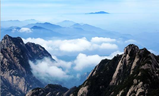 山峰（山体中的上半部分）