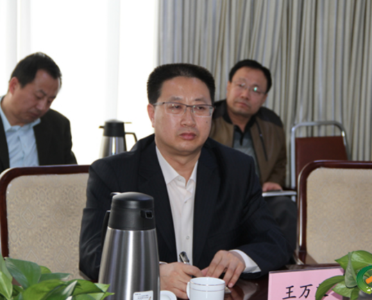 王万义（内蒙古自治区人大农牧委员会副主任委员）