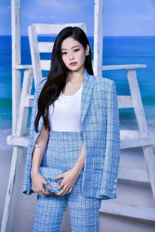 金珍妮（韩国女歌手，女子演唱组合BLACKPINK成员）