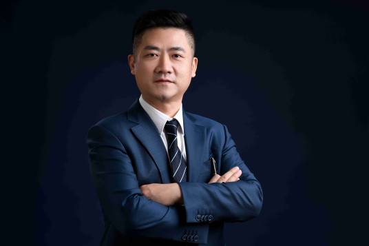 龙泉（平安产险党委书记，董事长兼首席执行官；汽车之家董事长）