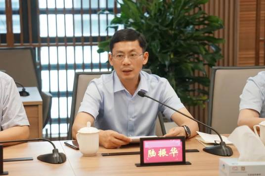 陆振华（苏州市委社会工作部部长、市委非公有制企业和社会组织工作委员会书记）