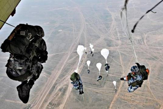 空降兵训练