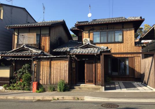 町屋（日本传统的连体式建筑）