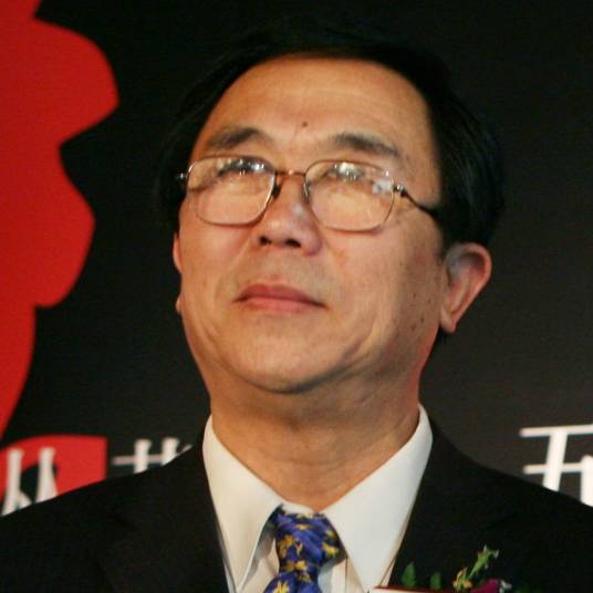 彦东（清华大学美术学院教授）