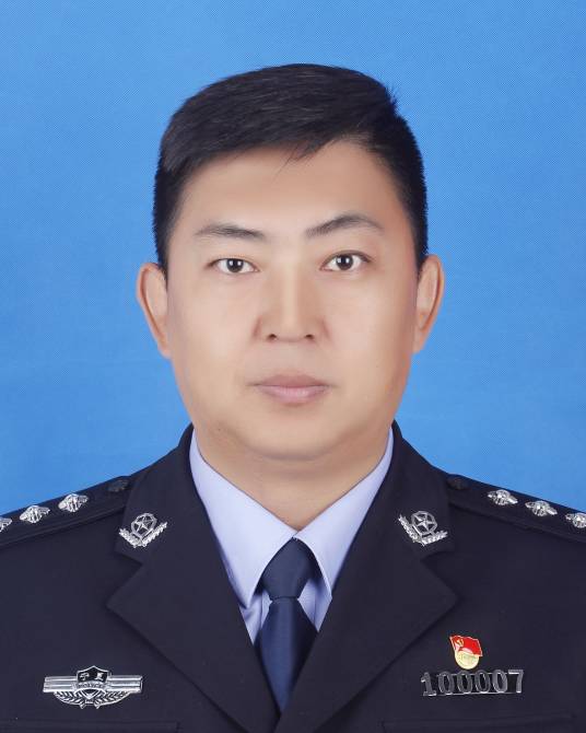 李亮(宁夏回族自治区吴忠市人民政府副市长、市公安局党委书记、局长)