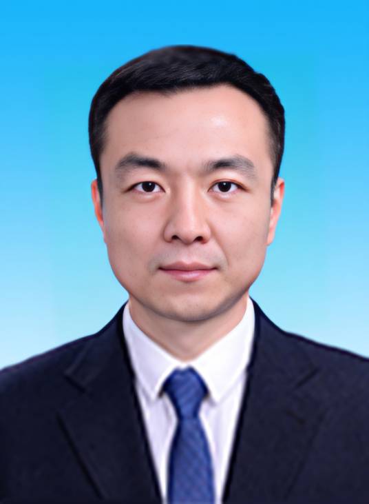 方泽(内蒙古自治区乌兰察布市委常委、市政府党组副书记、副市长)