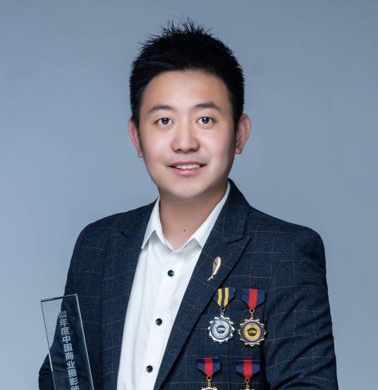赵振（国内知名商业摄影师）