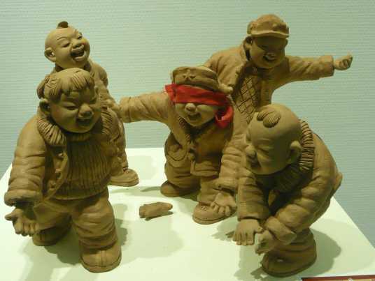 泥人（以泥土为原料的人像雕塑）