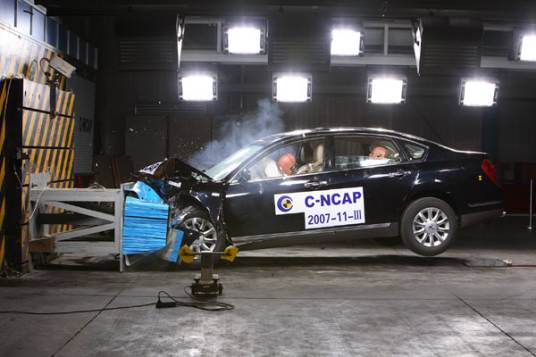 新车碰撞测试