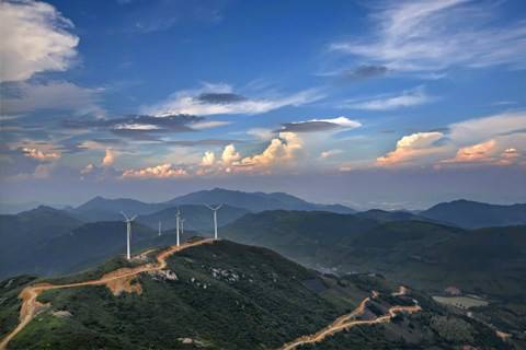 东白山（位于浙江省中部的山）