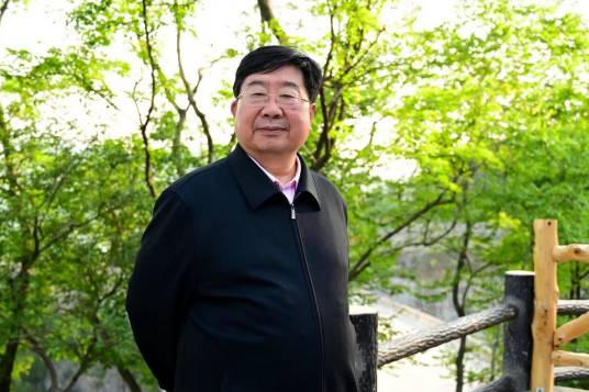 李锦(新华社高级记者)