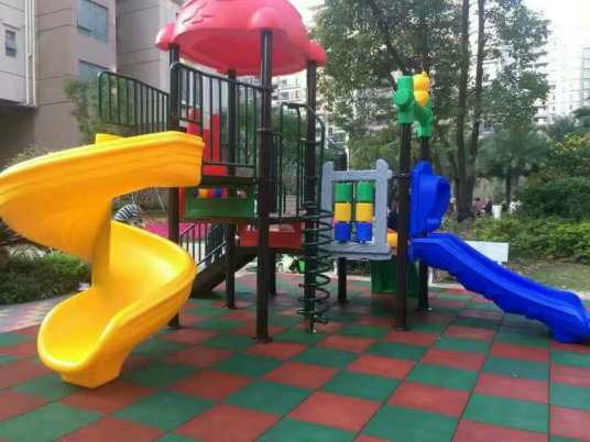 儿童滑梯