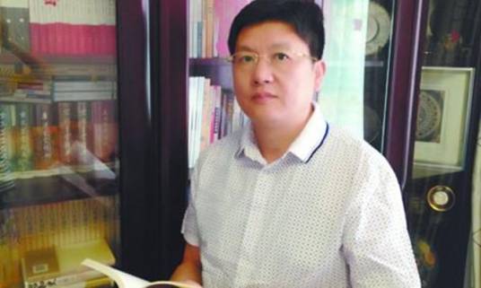 冯玮（前复旦大学教授）