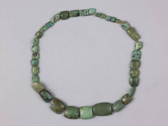 绿松石(似松球且色近松绿的玉材)