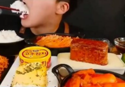 大胃王（特别能吃、饭量特别大的人）