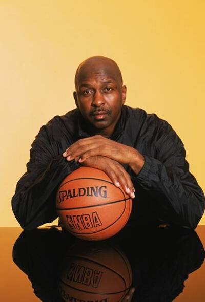 摩西·马龙（1955年3月出生的美国前职业篮球运动员）