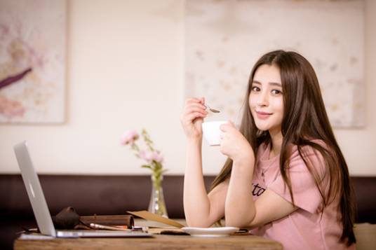 魏薇（都市青春励志偶像剧《花火》女主角）