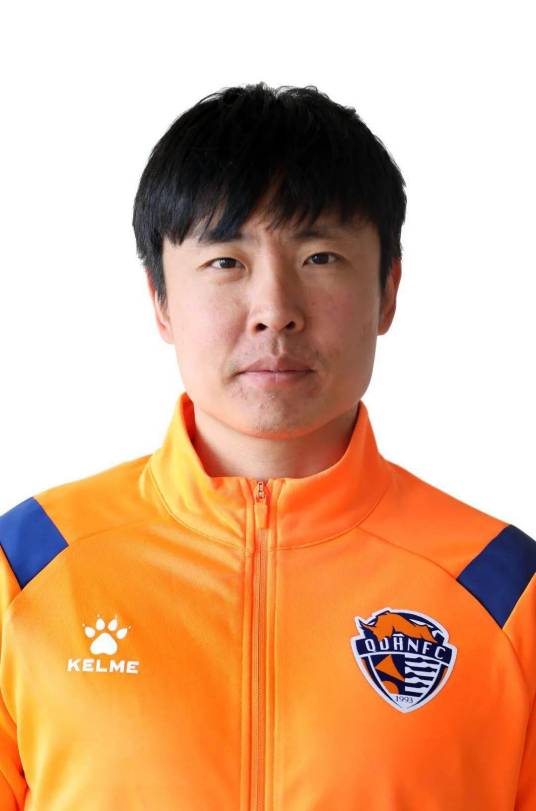 郑龙（中国足球运动员）