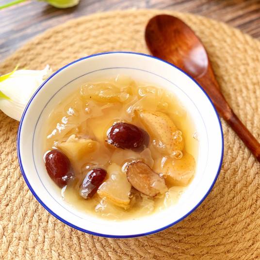 银耳莲子羹（甜品）