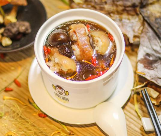 养生汤（具有食疗、养生效果的汤品）