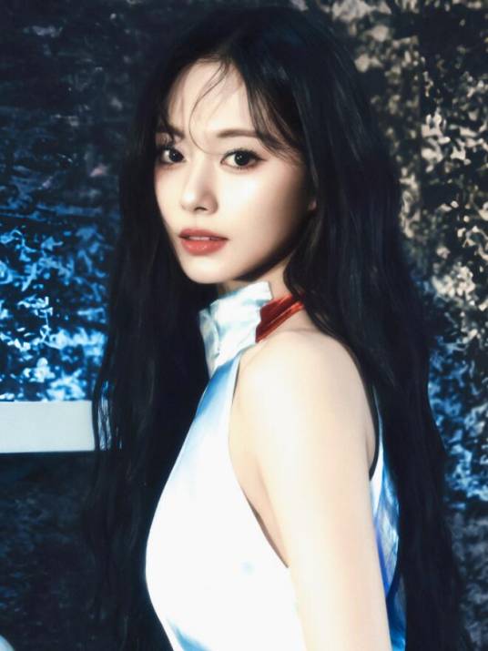 周子瑜（中国台湾女歌手、舞者）