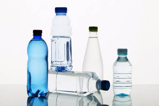 瓶装水（包装于瓶子内的饮用水）