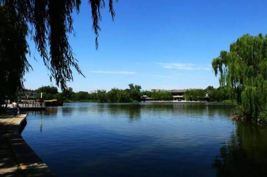 大明湖畔（自然资源，风景名胜）