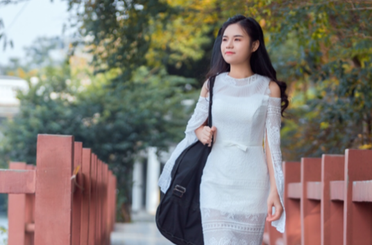 王霞（中国内地女高音歌唱家，中央歌剧院著名女高音歌唱家，世界杰出华人基金会常务理事）