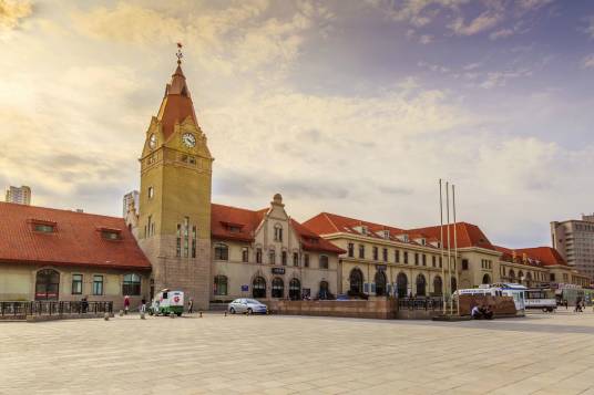 青岛站（中国山东省青岛市境内铁路车站）