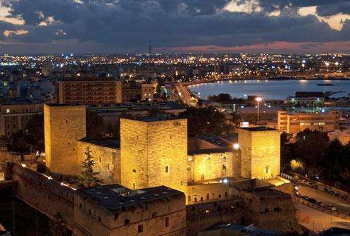 巴里（意大利东南部港口城市）