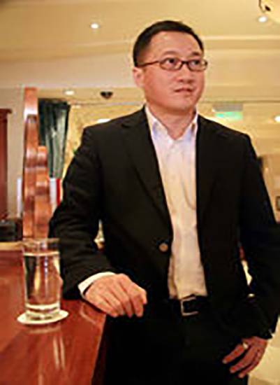 黄建华（美籍华裔富商）