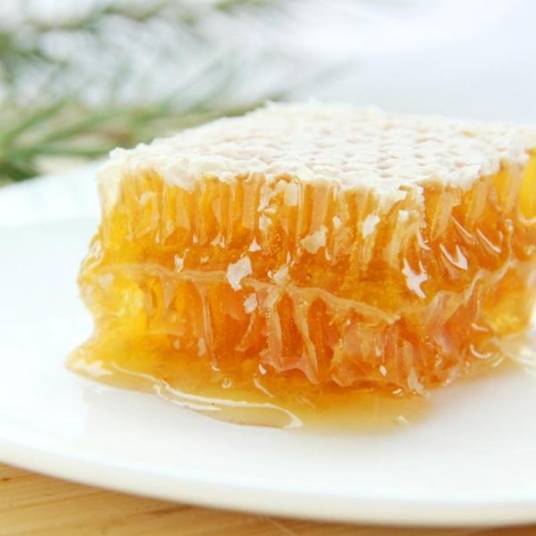 巢蜜（蜜蜂蜂巢里面的蜂蜜）