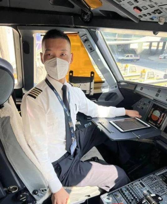 马保利(《2023中国诗词大会》总冠军、中国南方航空股份有限公司大连分公司机长)