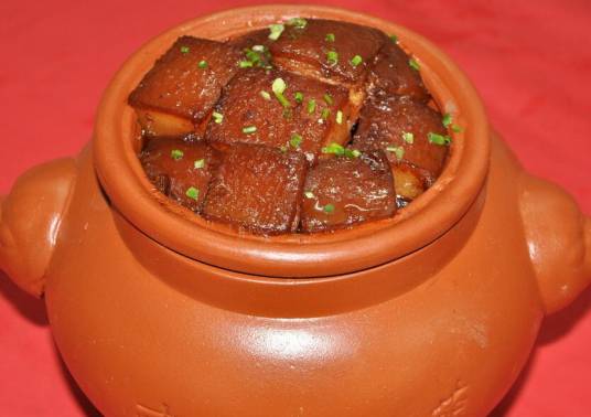 坛子肉（山东省济南市的一道传统名菜）