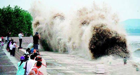 钱塘观潮（浙江省的传统民俗）