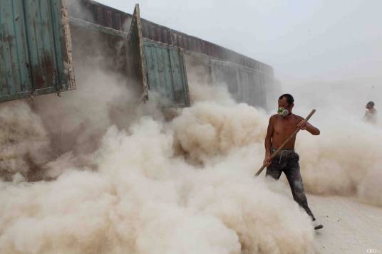 粉尘(悬浮在空气中的固体微粒)